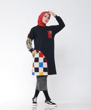 Load image into Gallery viewer, Black Square Long Sweater.
